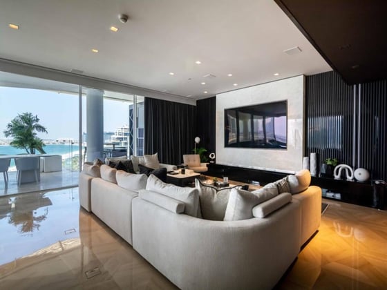 Luxurious Waterfront Penthouse | Private Pool, picture 1