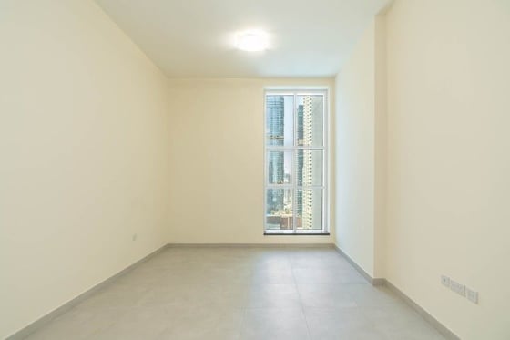 Stunning View | Bright Unit | Spacious Layout, picture 3