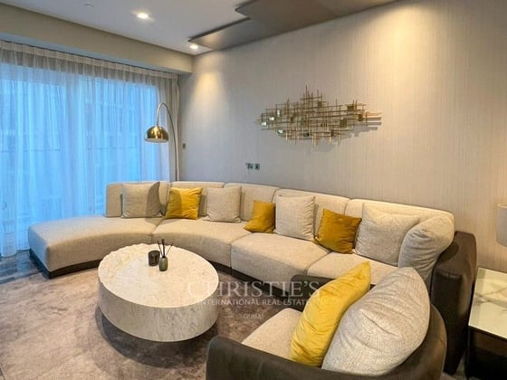 MARINA AND SKYLINE VIEW LUXURY AND FURNISHED FENDI APARTMENT, picture 2