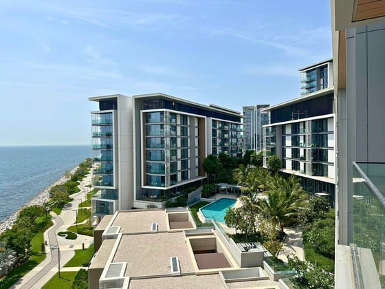Luxury Waterfront | Panoramic Views | Spacious, picture 1