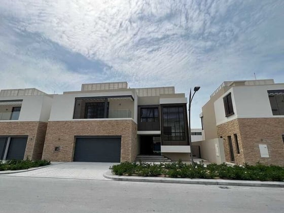 Luxurious | Contemporary | Negotiable Price, picture 1
