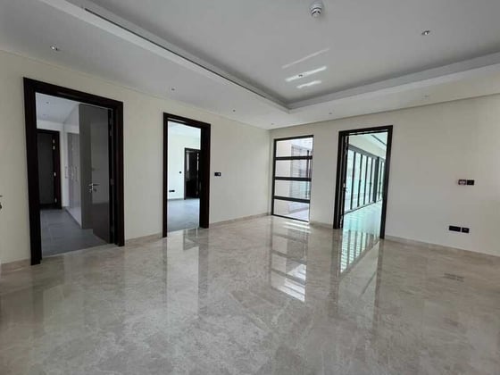 Luxurious | Contemporary | Negotiable Price, picture 3