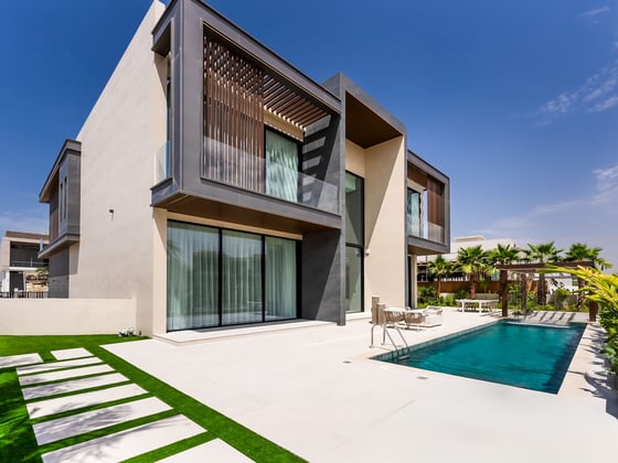 Video tour for Luxuriously Upgraded Six-Bed Villa in Dubai Hills