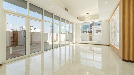 Luxurious villa in Nad Al Sheba with pool and elevator, picture 1