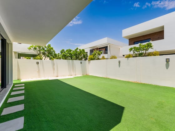 5 bedrooms villa for sale in West Yas: West Yas immaculate 5Bed type 4B ...