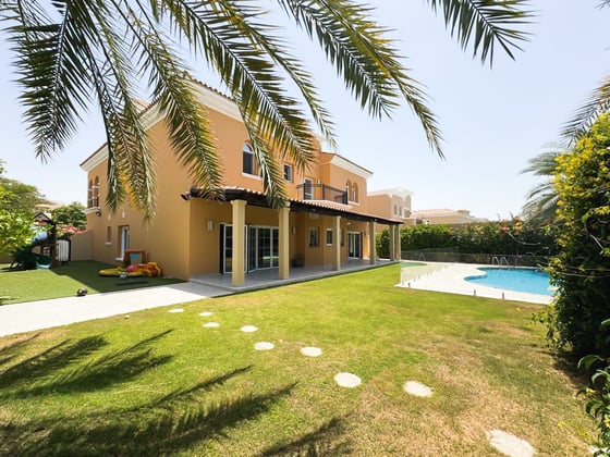 Upgraded Arabian Ranches Villa with a Pool, picture 1