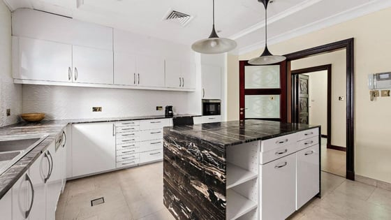 Luxurious villa in Palm Jumeirah with beachfront view, picture 5