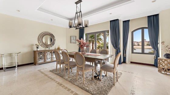 Luxurious villa in Palm Jumeirah with beachfront view, picture 2