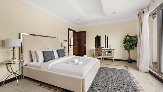 Luxurious villa in Palm Jumeirah with beachfront view, picture 9
