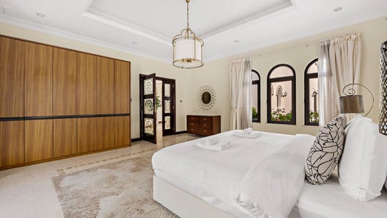 Luxurious villa in Palm Jumeirah with beachfront view, picture 11