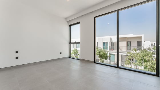 Single row  Villa in Tilal Al Ghaf with private garden, picture 7