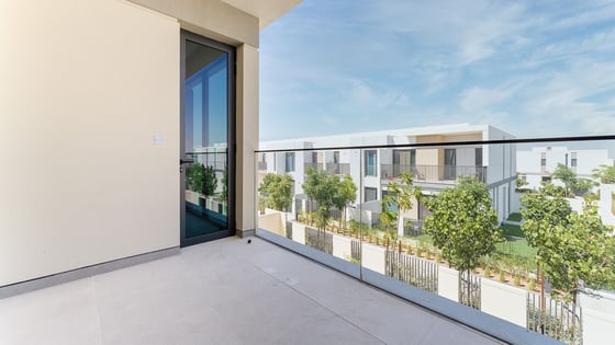 Single row  Villa in Tilal Al Ghaf with private garden, picture 16