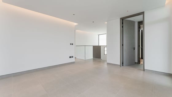 Single row  Villa in Tilal Al Ghaf with private garden, picture 5
