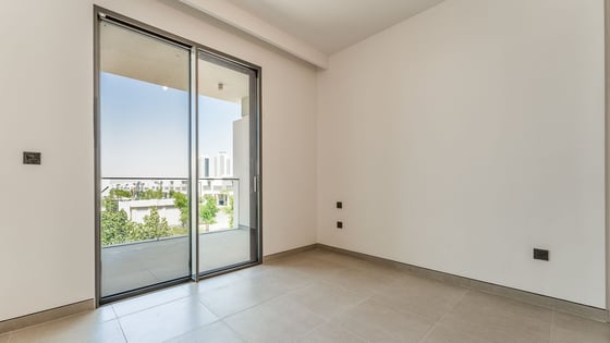Single row  Villa in Tilal Al Ghaf with private garden, picture 9