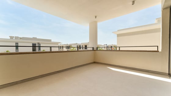 Single row  Villa in Tilal Al Ghaf with private garden, picture 17