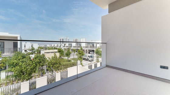 Single row  Villa in Tilal Al Ghaf with private garden, picture 15