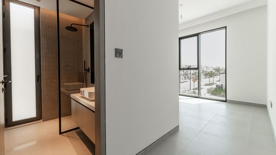 Single row  Villa in Tilal Al Ghaf with private garden, picture 12