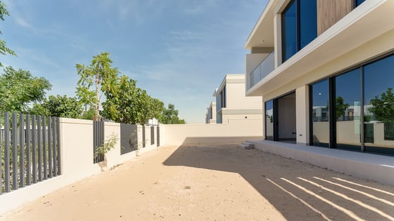 Single row  Villa in Tilal Al Ghaf with private garden, picture 18
