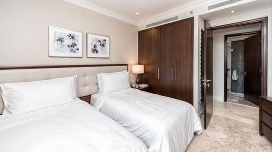 High floor apartment in Downtown with Burj Khalifa view, picture 8