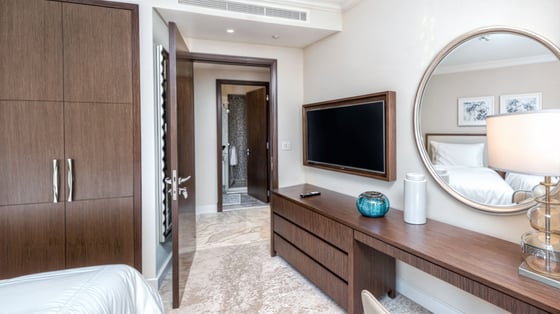 High floor apartment in Downtown with Burj Khalifa view, picture 14