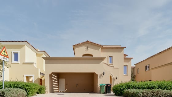 Standalone villa in Dubailand near the community pool, picture 1