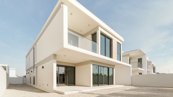 Brand new villa in Tilal Al Ghaf with best scenic views, picture 1