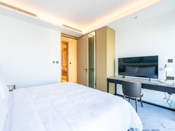 Elegant Three-Bed Dubai Creek Harbour Apartment, picture 9