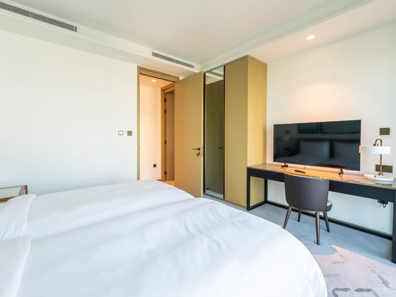 Elegant Three-Bed Dubai Creek Harbour Apartment, picture 11