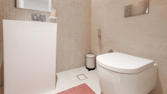 High-end finished apartment in Bluewaters with sea views, picture 9