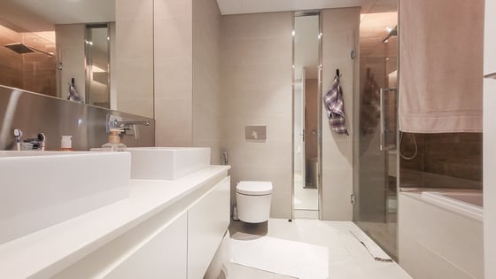 High-end finished apartment in Bluewaters with sea views, picture 10
