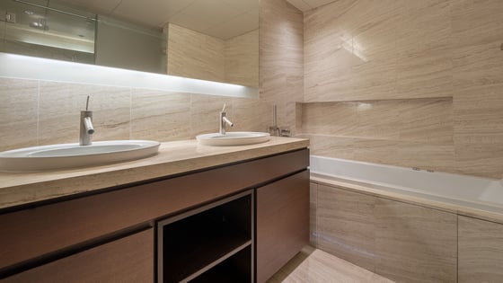Stunning apartment in Burj Khalifa with spacious layout, picture 17