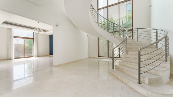 Exquisite villa in Meydan with private garden, picture 1