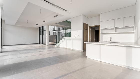 Brand new villa in Al Furjan with spacious layout, picture 3