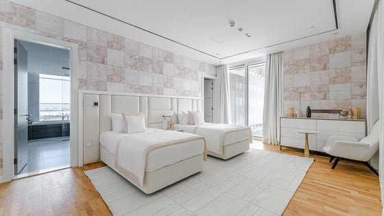 Remarkable penthouse in Al Barari with city skyline view, picture 7