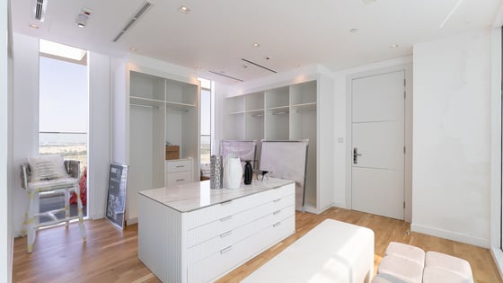 Remarkable penthouse in Al Barari with city skyline view, picture 12