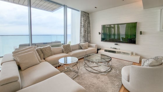 Fully furnished apartment in Bluewaters with sea views, picture 2