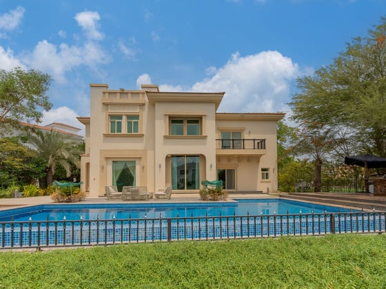 Waterfront Villa Luxury in Jumeirah Islands, picture 1