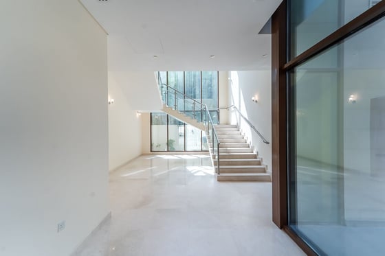 Luxurious | Premium Location | Unfurnished, picture 5