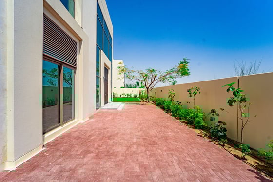 Luxurious | Premium Location | Unfurnished, picture 28