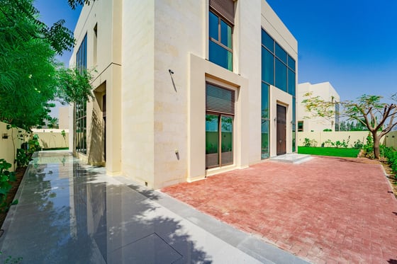 Luxurious | Premium Location | Unfurnished, picture 27