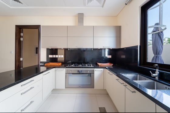 Luxurious | Premium Location | Unfurnished, picture 8