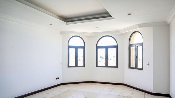 Flawless villa in Palm Jumeirah with coastal scenery, picture 6