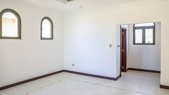 Flawless villa in Palm Jumeirah with coastal scenery, picture 8