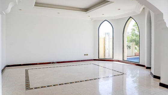 Flawless villa in Palm Jumeirah with coastal scenery, picture 2