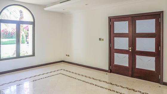 Flawless villa in Palm Jumeirah with coastal scenery, picture 5