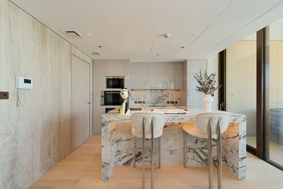 Luxurious 3Bedroom Apartment in Bvlgari Residences, picture 11