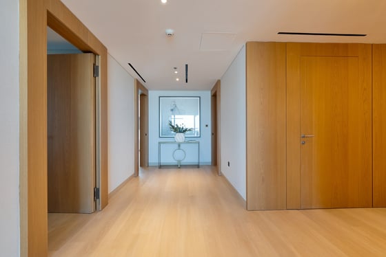 Luxurious 3Bedroom Apartment in Bvlgari Residences, picture 16
