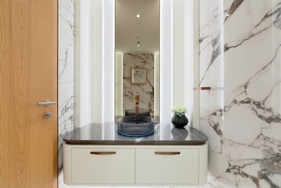Luxurious 3Bedroom Apartment in Bvlgari Residences, picture 17