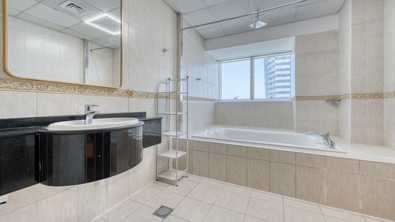 Fully upgraded apartment in Marina with sea views, picture 24