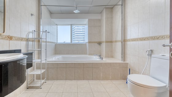Fully upgraded apartment in Marina with sea views, picture 25